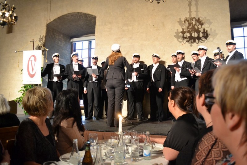 CV sjunger i Rikssalen