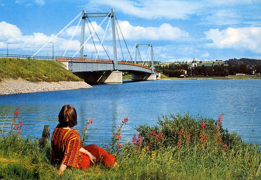 Bron &ouml;ver Str&ouml;ms Vattudal