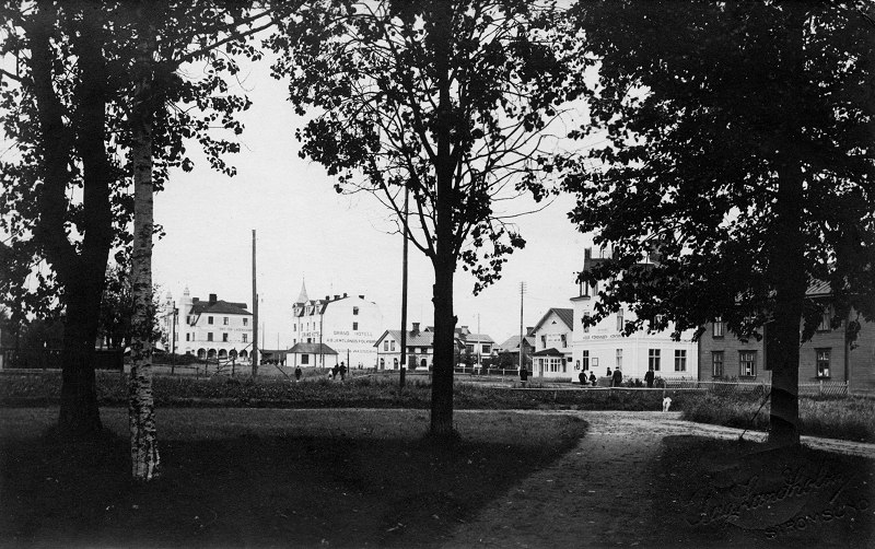 Fr&aring;n pr&auml;stg&aring;rden mot Bredg&aring;rdsgatan