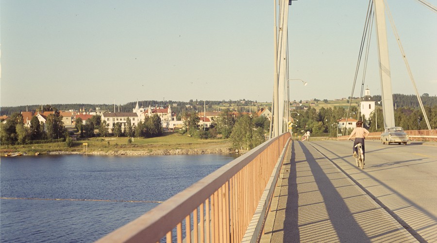 Bron &ouml;ver Str&ouml;ms Vattudal